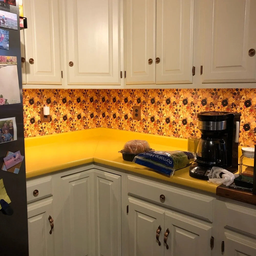 Gustav Klimt inspired peel & stick Spoonflower co. Wallpaper. 30. Per roll - Picture 6 of 7